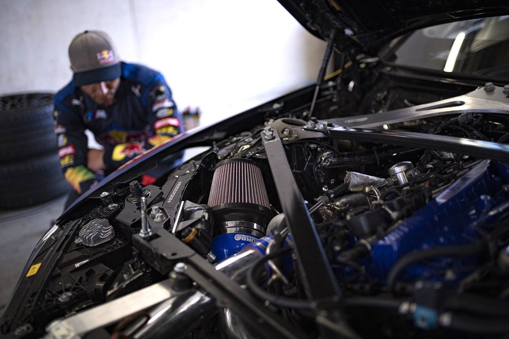 BMW M4 Competition a Red Bull Driftbrothers