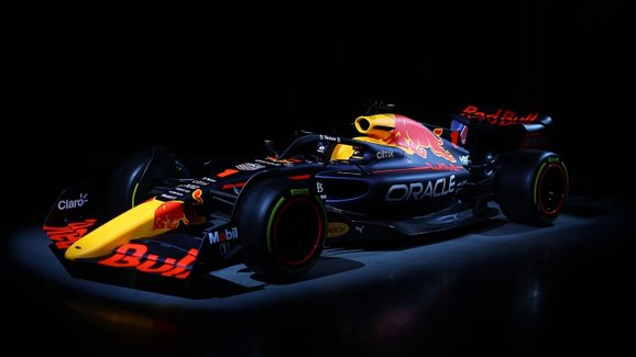 Red Bull představil zbarvení RB18 a nového titulárního sponzora