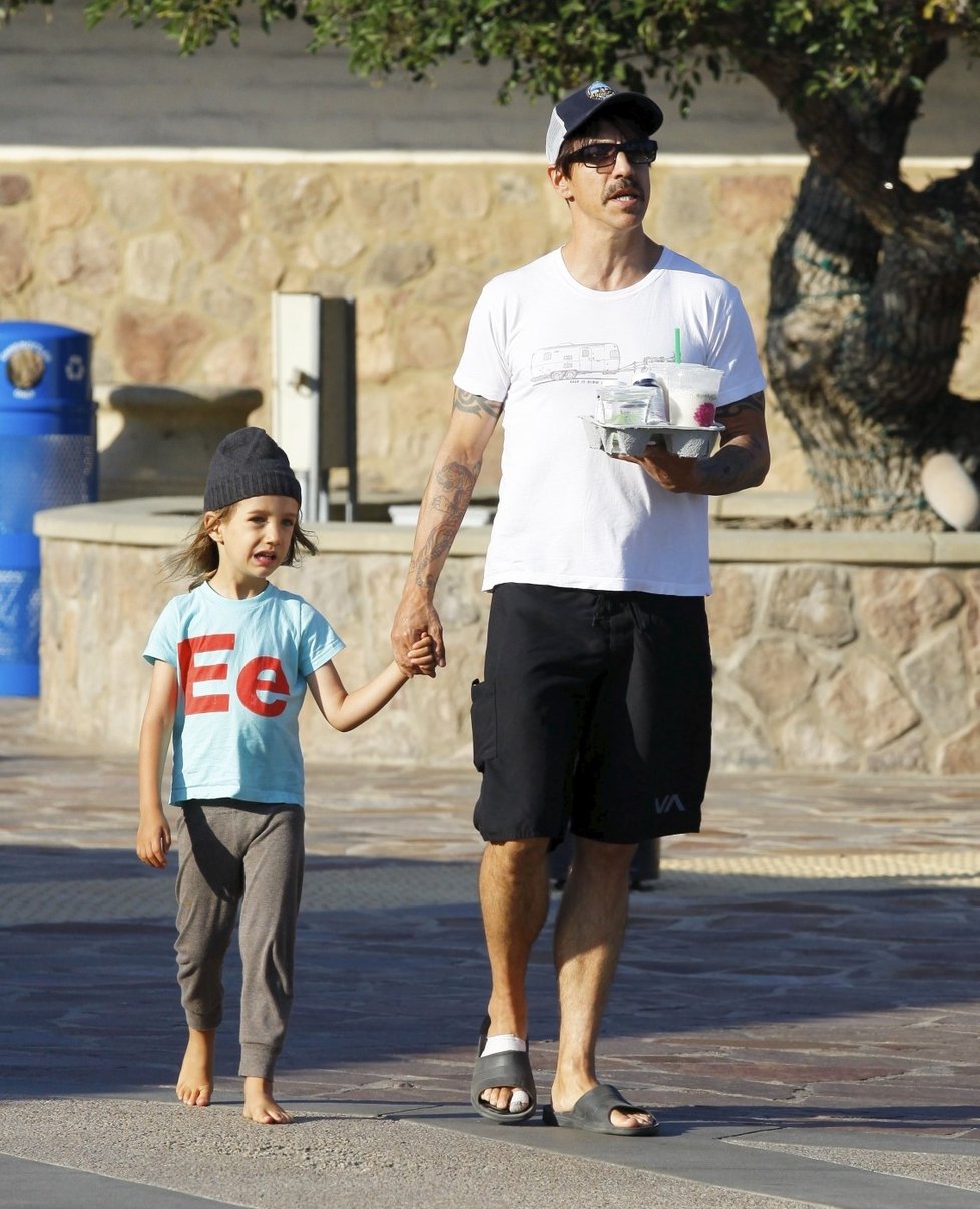 Zpěvák Anthony Kiedis se synem Everlym Bearem