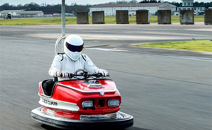 Tohle nejrychlejší pouťové autíčko na světě vyzkoušel sám Stig. Jak jel rychle?
