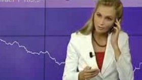 Redaktorka ekonomického zpravodajství ČT 24 Sandra Parmová se nechtěně stává hvězdou internetu.