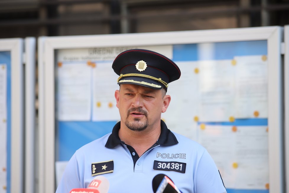 Ředitel policejního krajského ředitelství hl. m. Prahy Tomáš Lerch popsal pátrání po muži, který v Bělehradské ulici na úřadu práce zastřelil úřednici. (29. června 2021)