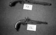 Další z chybějících předmětů – pruská jezdecká pistole.
