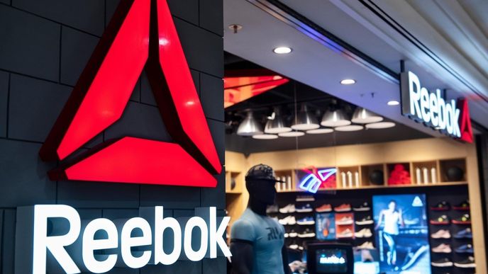 Adidas chce prodat americkou značku Reebok.