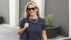 Reese Witherspoon miluje základní módní prvky