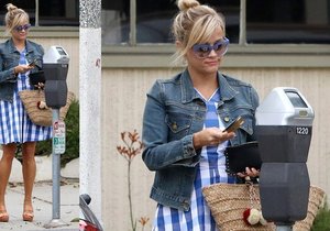 Styl podle celebrit: Kostkované šaty, které tak sluší Reese Witherspoon