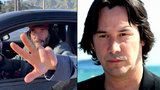 Keanu Reeves se změnil k nepoznání! Hollywoodský fešák připomíná bezdomovce