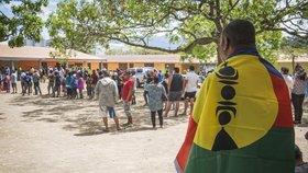 Obyvatelé Nové Kaledonie v referendu rozhodli, že souostroví zůstane pod správou Francie.