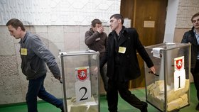 Referendum ignorovali z velké části Ukrajinci a Tataři.