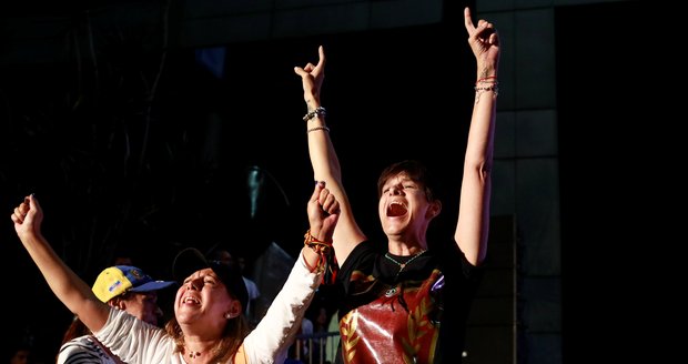 Před volební místností zastřelili ženu. Venezuelské referendum narušil gang