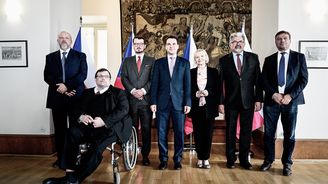 Klausův výsadek u Macinky na ministerstvu. Kdo vlastně řídí zahraniční politiku? Klausův výsadek u Macinky na ministerstvu. Kdo vlastně řídí zahraniční politiku?