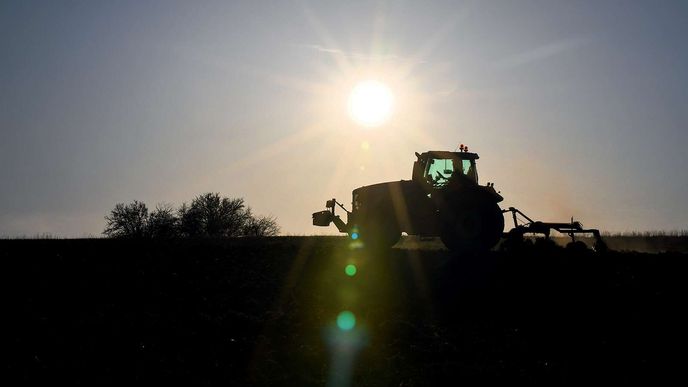 Ilustrační foto, traktor Ilustrační foto, traktor