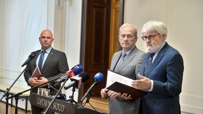 Předseda Ústavního soudu Josef Baxa a ústavní soudce Pavel Šámal Předseda Ústavního soudu Josef Baxa a ústavní soudce Pavel Šámal