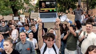 Generálové versus reformátoři: O co jde v ukrajinských protestech a na co ukazují? Generálové versus reformátoři: O co jde v ukrajinských protestech a na co ukazují?