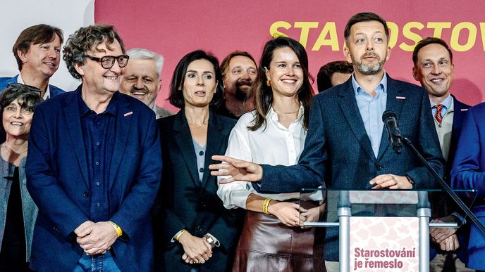 Starostové dělají těžkou hlavu Pirátům i ODS, ale co je důležité především: mají jako jedna z mála opozičních stran potenciál přetahovat nespokojené voliče Babišovi Starostové dělají těžkou hlavu Pirátům i ODS, ale co je důležité především: mají jako jedna z mála opozičních stran potenciál přetahovat nespokojené voliče Babišovi