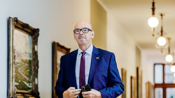 Nový Klempířův dokument zdůrazňuje národní identitu, kulturní dědictví, tradiční řemesla, audiovizi, kulturní turistiku a ekonomický výkon kultury. Jak ze slovníku slovenského ministerstva kultury. Nový Klempířův dokument zdůrazňuje národní identitu, kulturní dědictví, tradiční řemesla, audiovizi, kulturní turistiku a ekonomický výkon kultury. Jak ze slovníku slovenského ministerstva kultury.