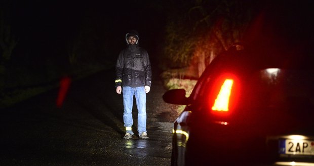 Policie přitvrzuje. Chodci bez reflexních prvků už platí první pokuty