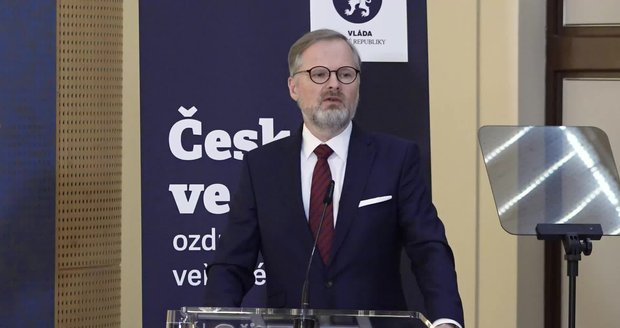 CELÝ ZÁZNAM: Vláda představila zásadní reformy. Česko česká revoluce v důchodech i daních