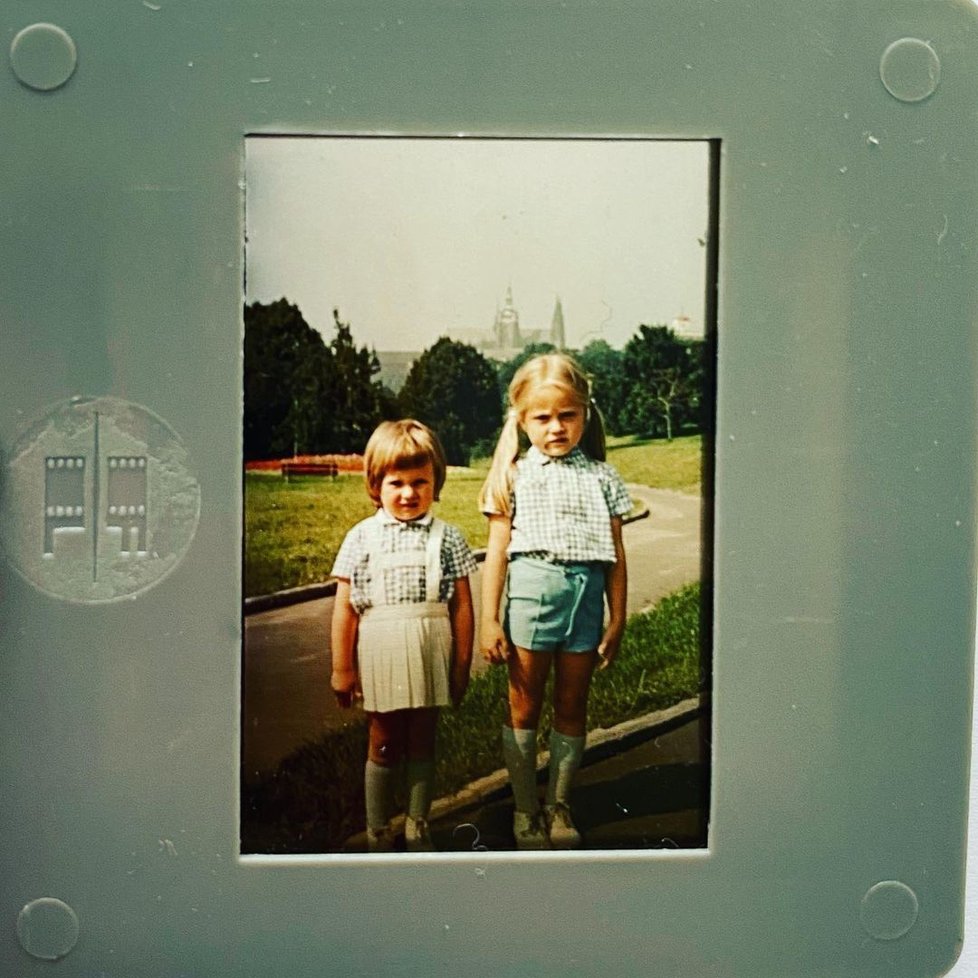 Regina Řandová (vpravo) na fotce z dětství
