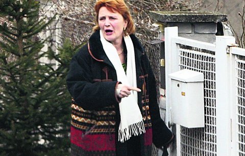 Reginu Rázlovou propustili z blázince!