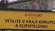 Tvrdá kampaň RegioJetu: Obviňuje kraje z korupce