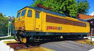Super RC model lokomotivy RegioJet: Zázračné papírové modelářství