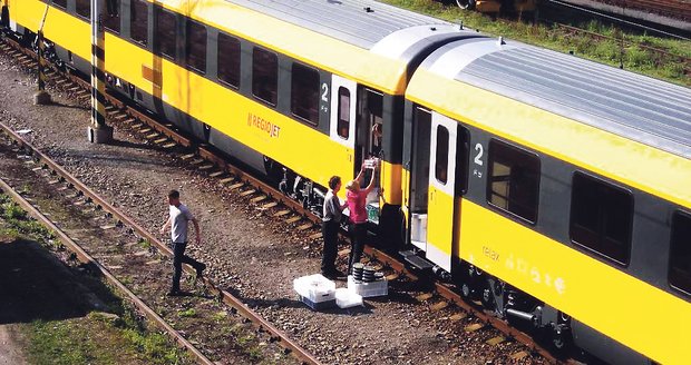 Další anonymní hrozba bombou: Tentokrát se zastavilo několik vlaků RegioJet
