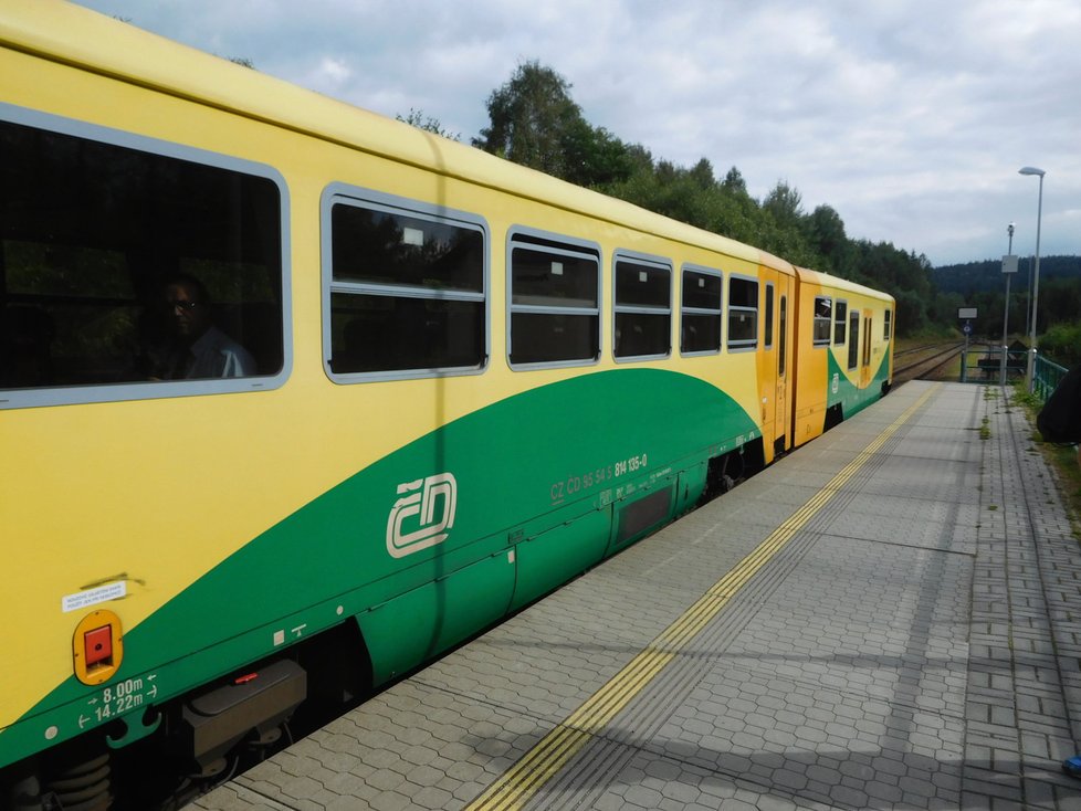 Zmodernizované osobní vlaky Regionova. Podle ČD podnik za deset let investoval asi 45 miliard korun, dalších 40 miliard korun by potřeboval.