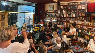 Arnošt Lustig zavře Řehoře Samsu: Legendární kavárna končí, jen co zítra uvede do světa Démanty noci Arnošt Lustig zavře Řehoře Samsu: Legendární kavárna končí, jen co zítra uvede do světa Démanty noci