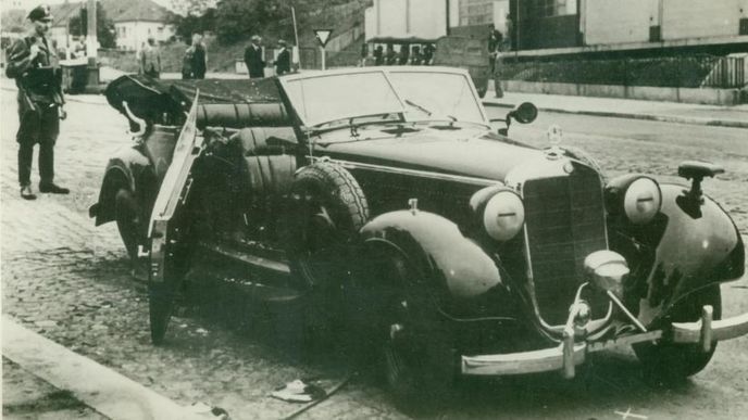 Heydrichův MB 320 po útoku parašutistů Gabčíka a Kubiše Heydrichův MB 320 po útoku parašutistů Gabčíka a Kubiše