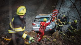 Auto v Pardubicích skončilo zaparkované v řece.