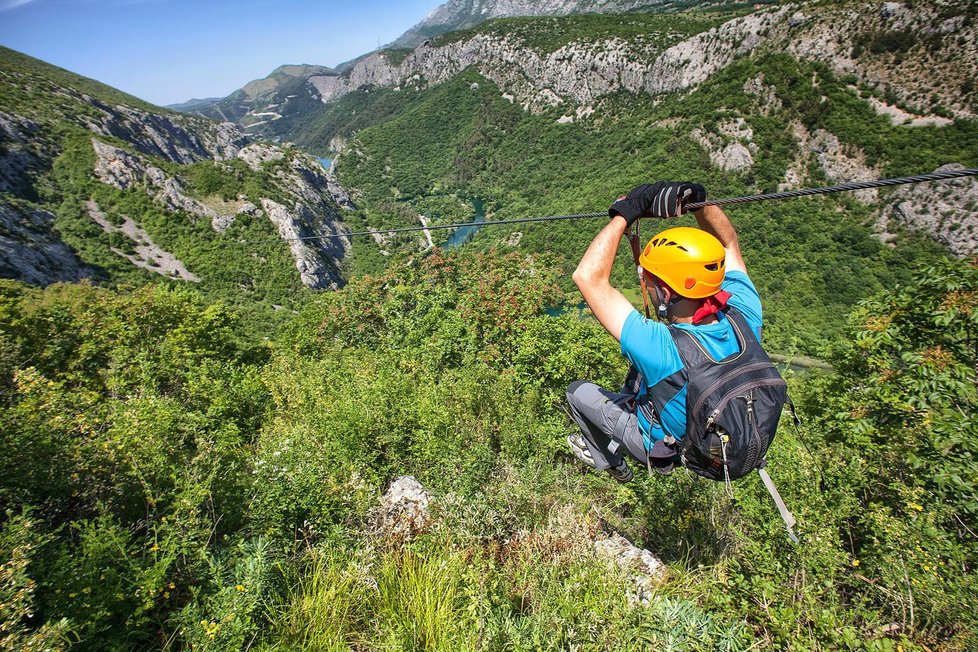 Ziplining přes řeku Cetinu