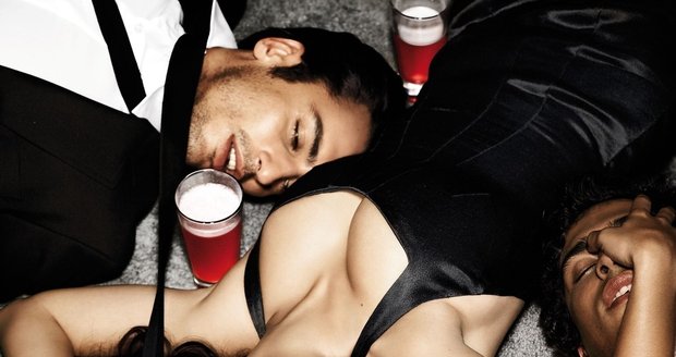 Salma Hayek v sexy reklamě na "rudou vášeň" Campari.