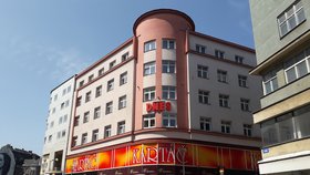 Reklama kasina v centru města se zdá Ostravanům ohyzdná.