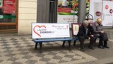 Praha ruší reklamní plochy na lavičkách. Provozovatelé se bouří. „Nejde o diskriminaci,“ tvrdí Třeštíková 