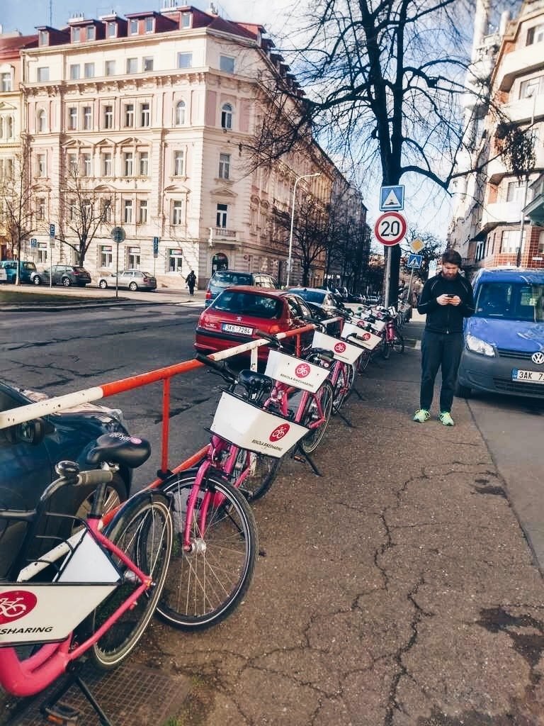 Sdílená kola se stanou součástí MHD. Pražané je budou moci využít zdarma 4xdenně na dobu 15  minut