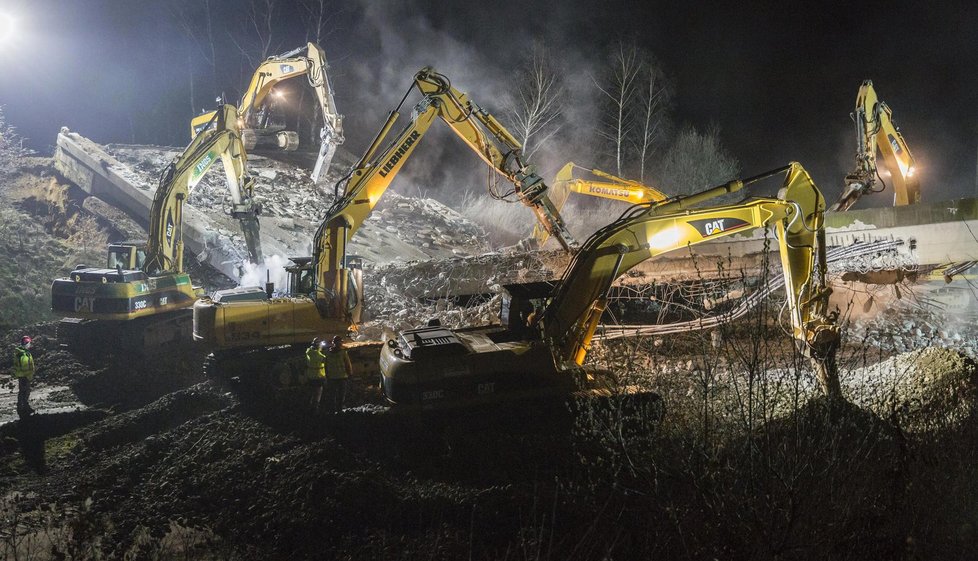 Rekonstrukce dálnice D1: Zbourejte mosty. Zn. Přes noc.