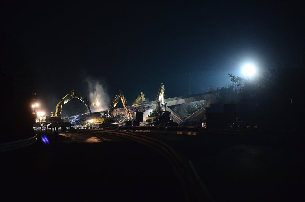 Rekonstrukce dálnice D1: Zbourejte mosty. Zn. Přes noc.