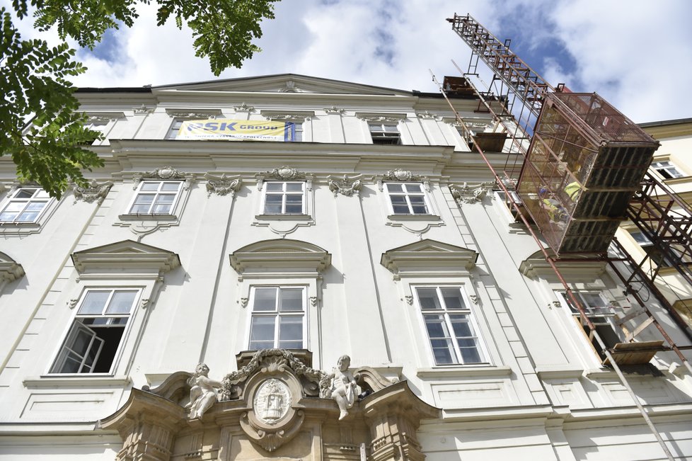 Za 100 milionů korun rekonstruuje soukromý investor barokní palác žďárského opata na brněnském Zelném trhu.