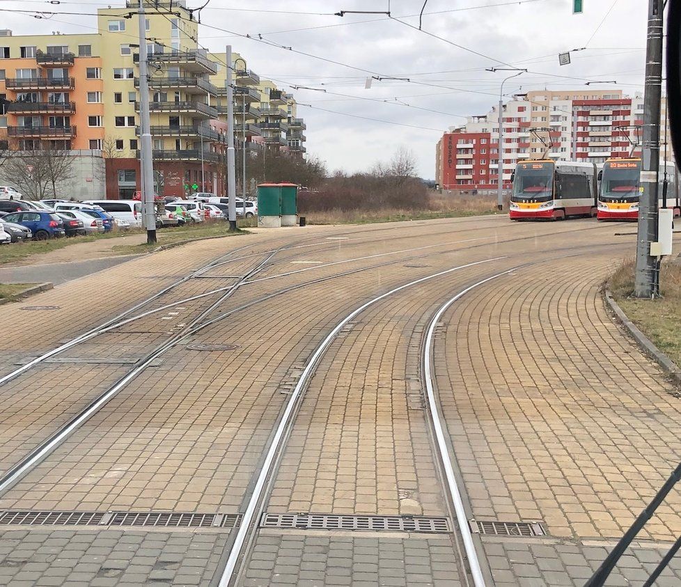 V místě dnešního křoví bude pokračovat tramvajová trať do Slivence