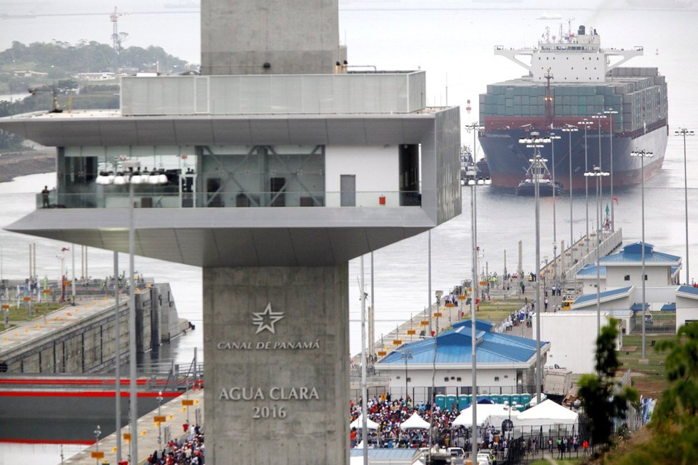 Po devíti letech projela Panamským průplavem první loď: Rekonstrukce stála 130 miliard korun.