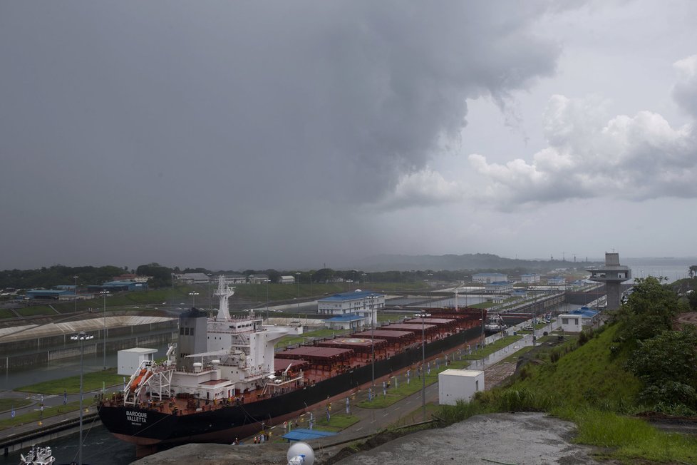 Po devíti letech projela Panamským průplavem první loď: Rekonstrukce stála 130 miliard korun.