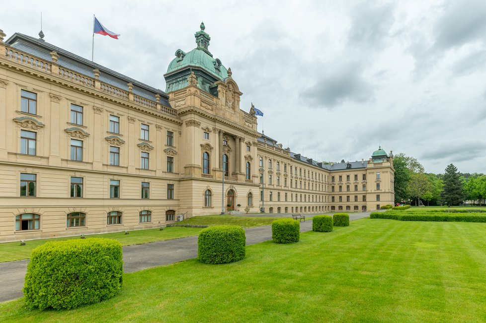 Zahrada Strakovy akademie projde rozsáhlou rekonstrukcí za 80 milionů korun. Architekti - manželé Krejčiříkovi musejí dodržet inspiraci původními plány architekta Thomayera