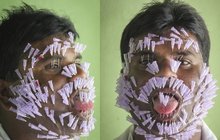 Tenhle chlap si dobrovolně zabodl do obličeje i jazyka 550 injekčních jehel: Je normální?