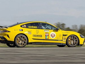 Šest rekordů během jediného dne. Svět motorů přepsal tabulky
