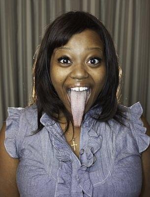 10 centimetrů měří nejdelší jazyk ženy
