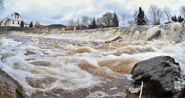 V Moravskoslezském kraji bude opět vydatně pršet, meteorologové varují před vzedmutím řek. Ilustrační foto