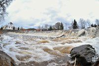 Povodně na severu Moravy? Meteorologové varují, v noci bude zase pršet!