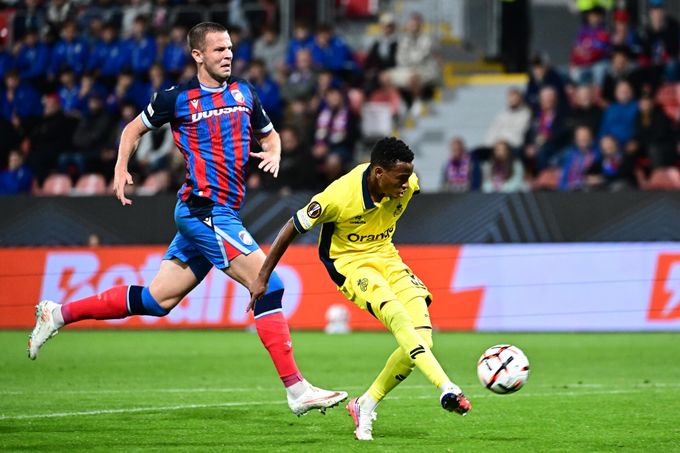 ONLINE: Plzeň - Union SG 0:1. Na gól Mofokenga mohli zareagovat Memič a Adu, těsně minuli ONLINE: Plzeň - Union SG 0:1. Na gól Mofokenga mohli zareagovat Memič a Adu, těsně minuli
