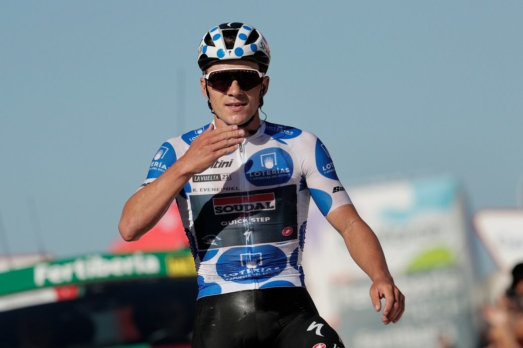 Remco Evenepoel vyhrál po sólovém úniku osmnáctou etapu Vuelty